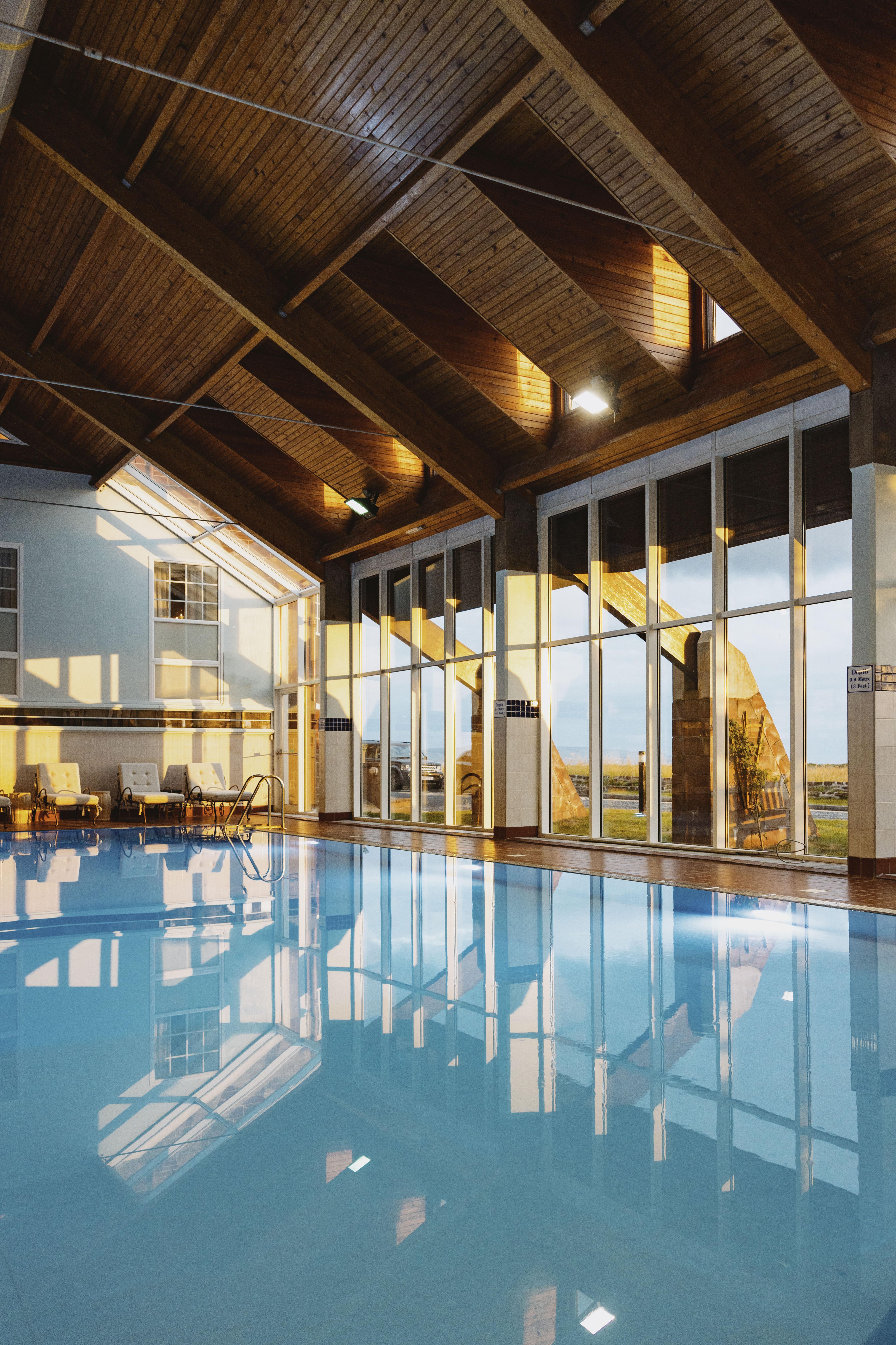 Hotel Marine Troon Exteriér fotografie The swimming pool at the hotel