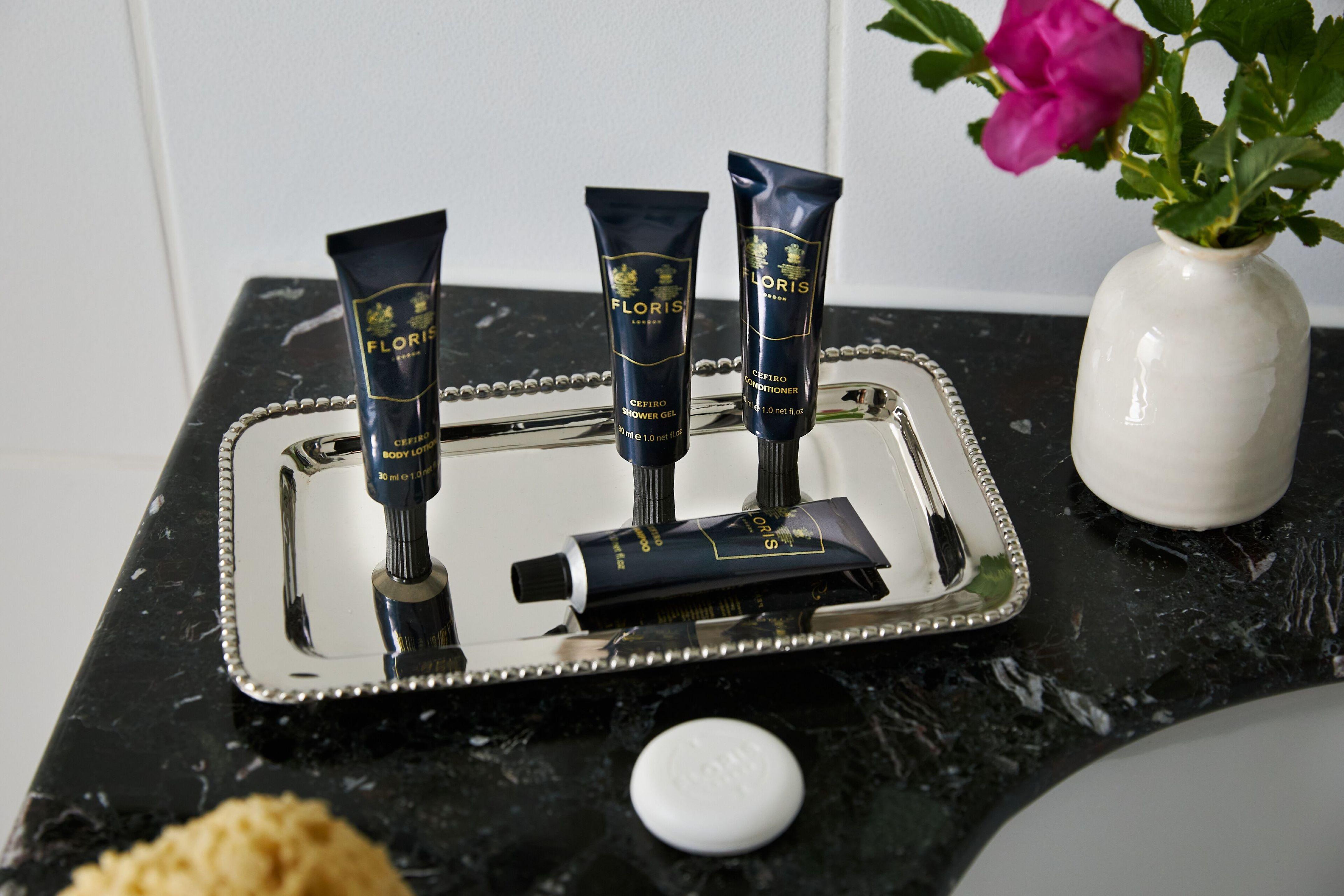 Hotel Marine Troon Exteriér fotografie A selection of toiletries