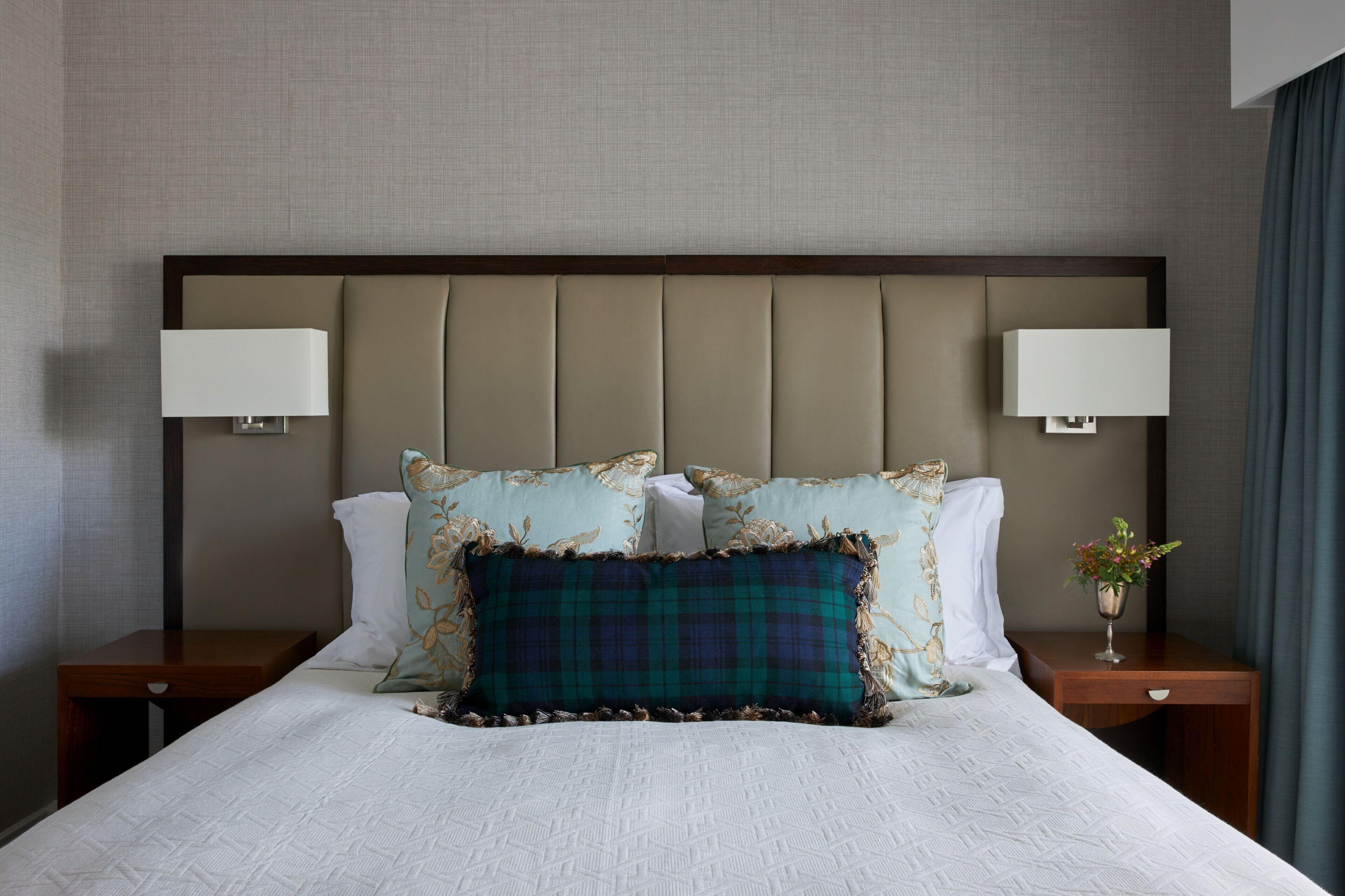 Hotel Marine Troon Exteriér fotografie A bed with a headboard