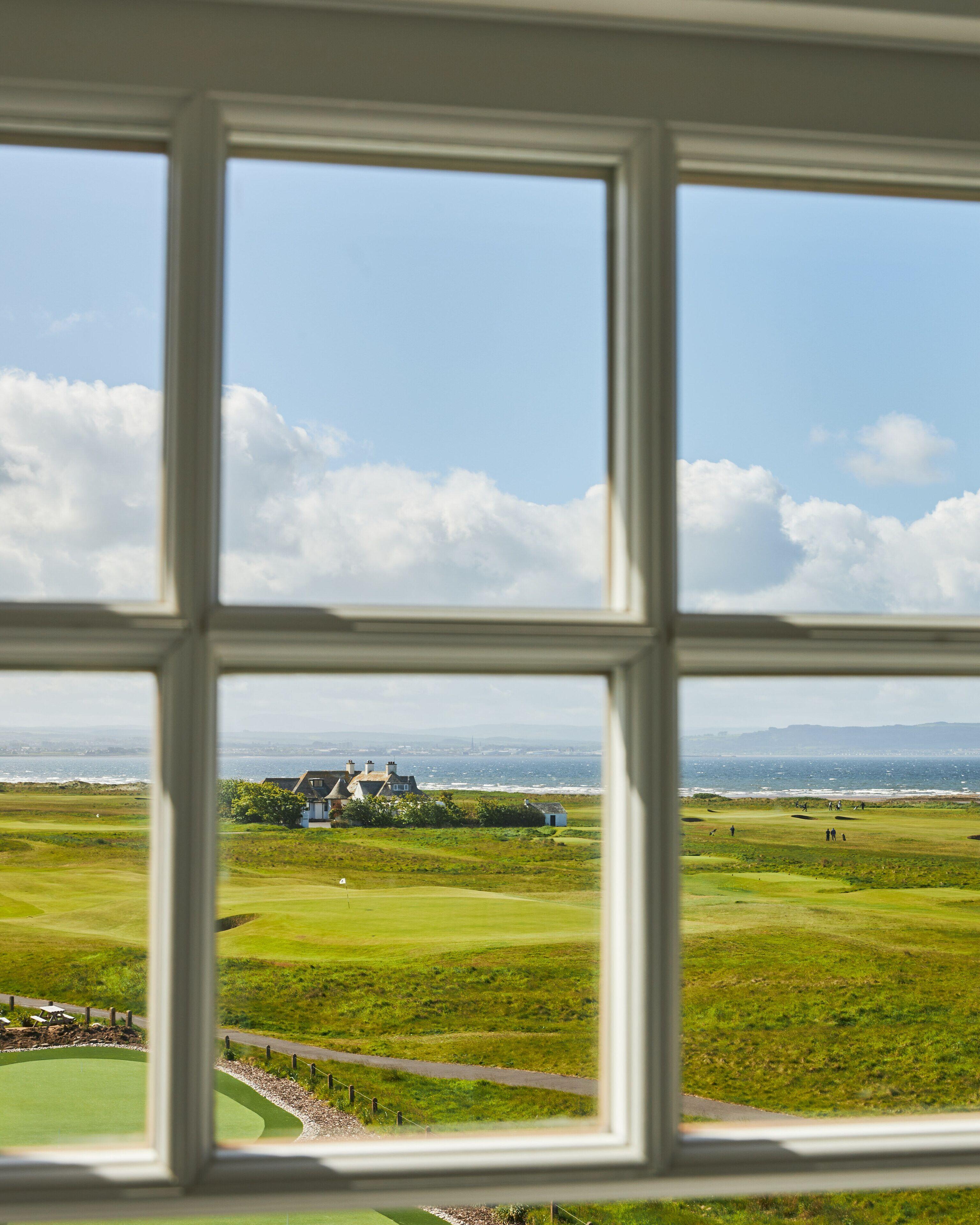 Hotel Marine Troon Exteriér fotografie View of the golf course from the hotel